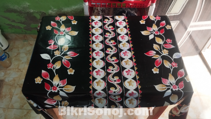 টেবিল ও চেয়ার